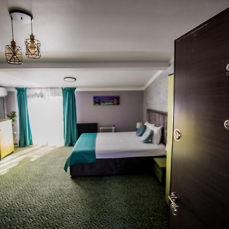 Nelana Hostel Cluj-Napoca Ngoại thất bức ảnh