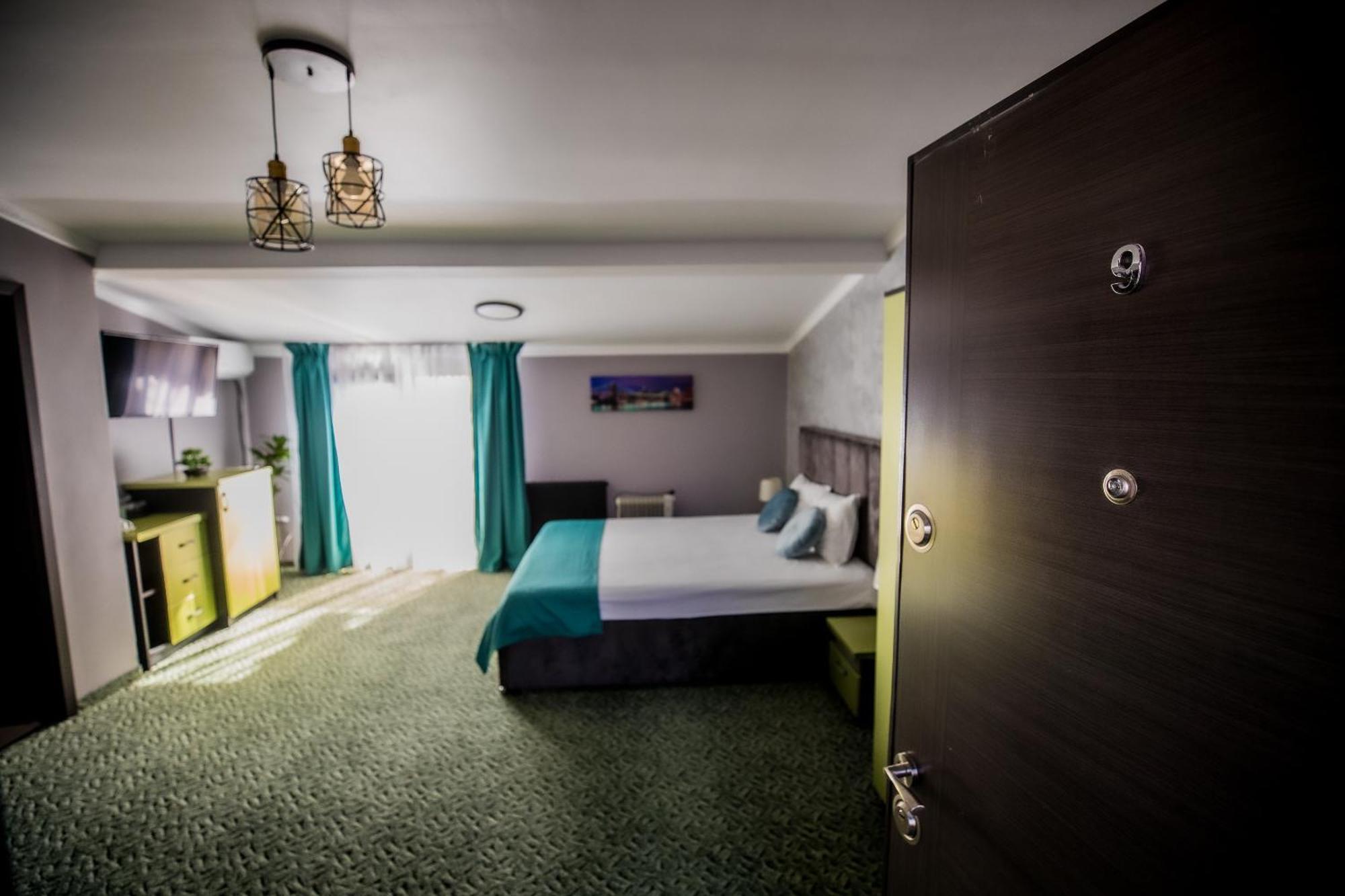 Nelana Hostel Cluj-Napoca Ngoại thất bức ảnh