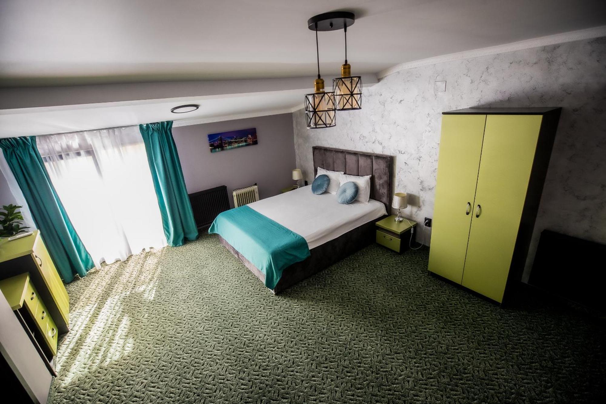 Nelana Hostel Cluj-Napoca Ngoại thất bức ảnh