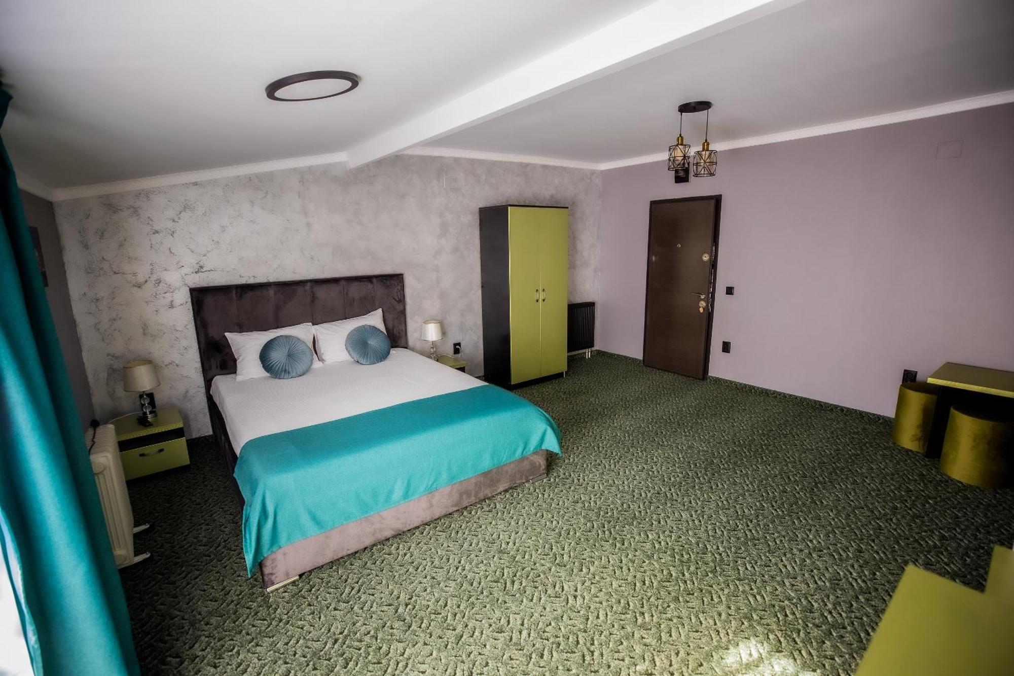 Nelana Hostel Cluj-Napoca Ngoại thất bức ảnh