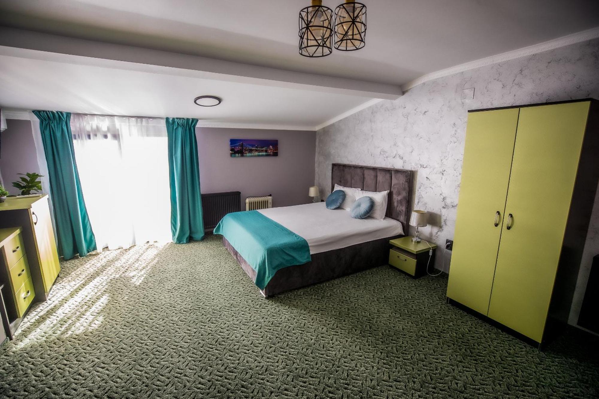 Nelana Hostel Cluj-Napoca Ngoại thất bức ảnh