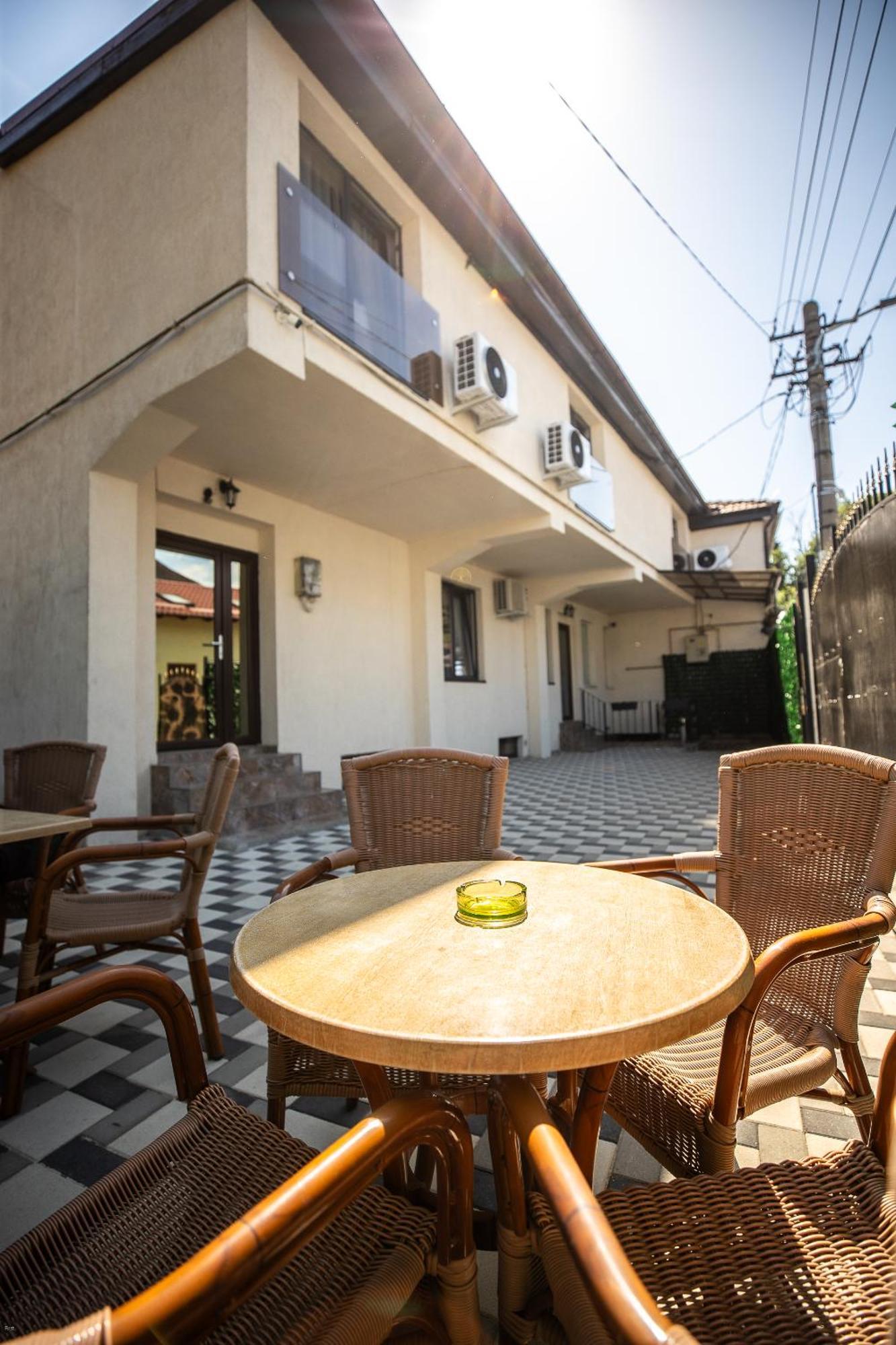 Nelana Hostel Cluj-Napoca Ngoại thất bức ảnh