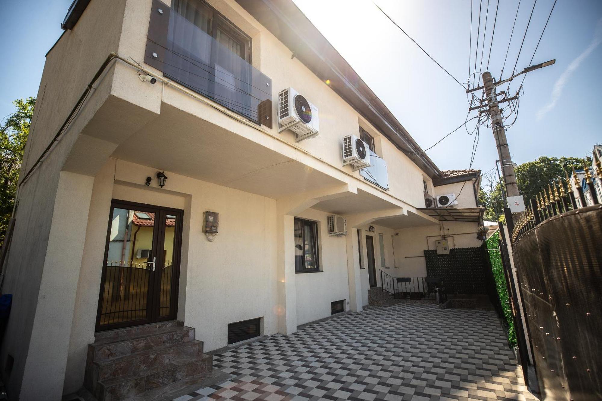 Nelana Hostel Cluj-Napoca Ngoại thất bức ảnh