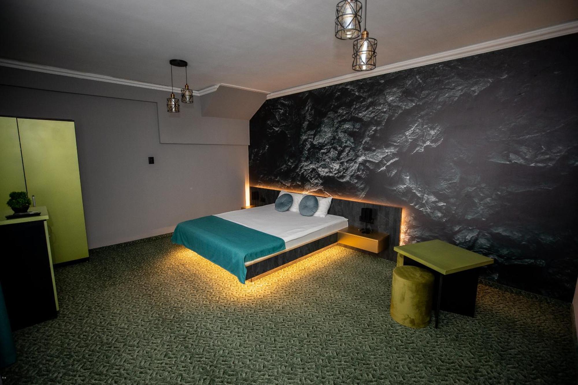 Nelana Hostel Cluj-Napoca Ngoại thất bức ảnh