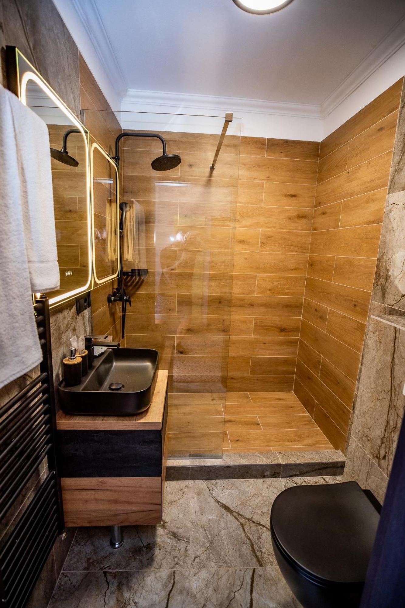 Nelana Hostel Cluj-Napoca Ngoại thất bức ảnh