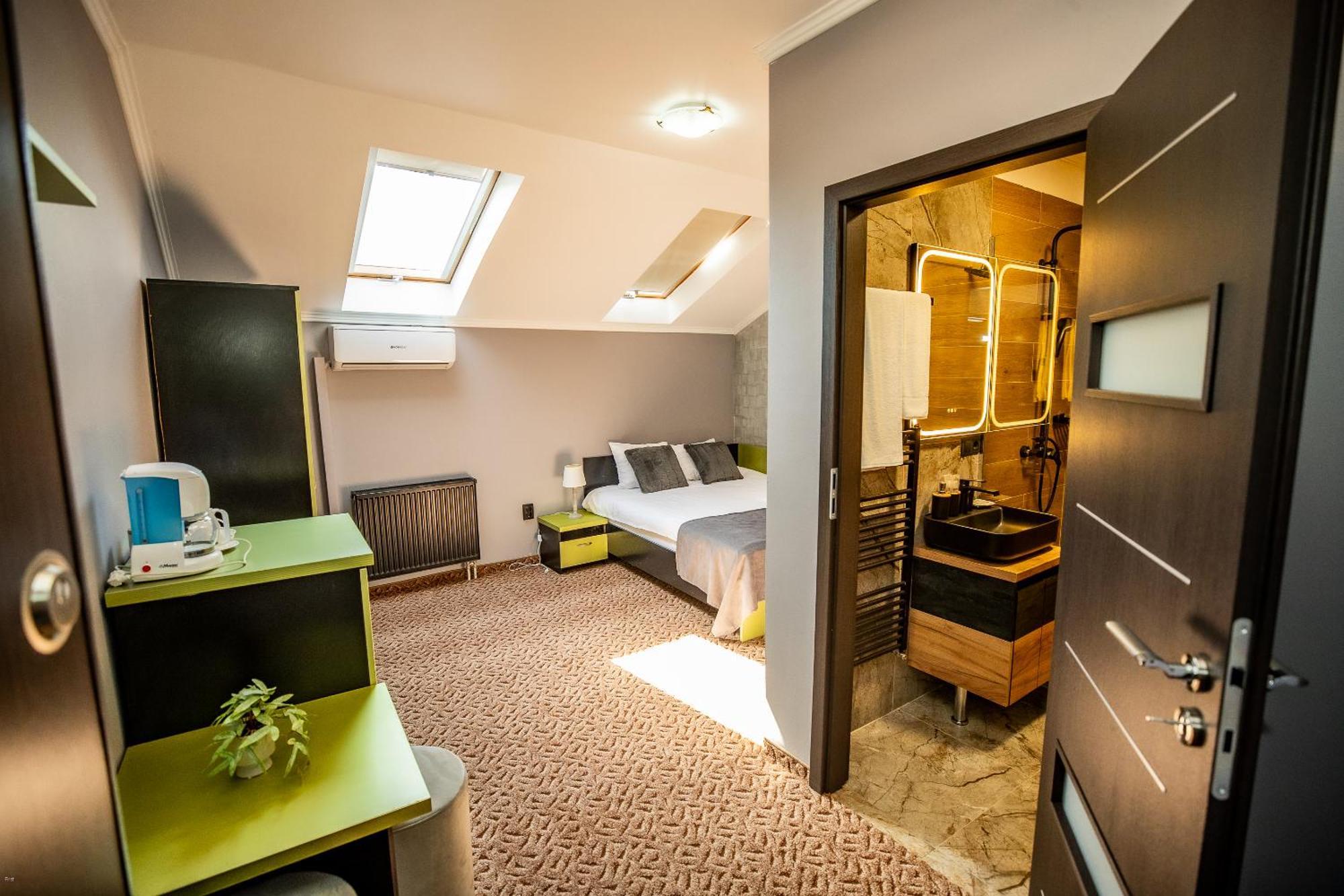 Nelana Hostel Cluj-Napoca Ngoại thất bức ảnh