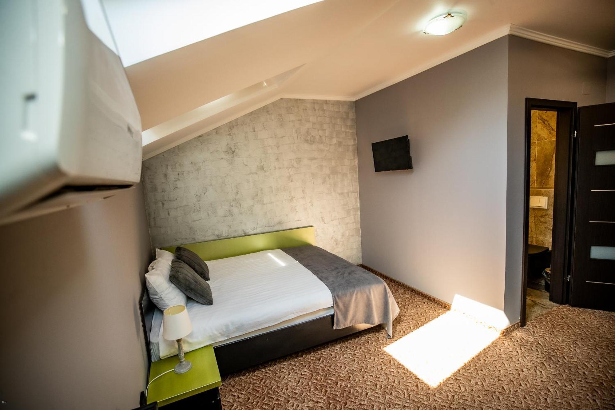 Nelana Hostel Cluj-Napoca Ngoại thất bức ảnh