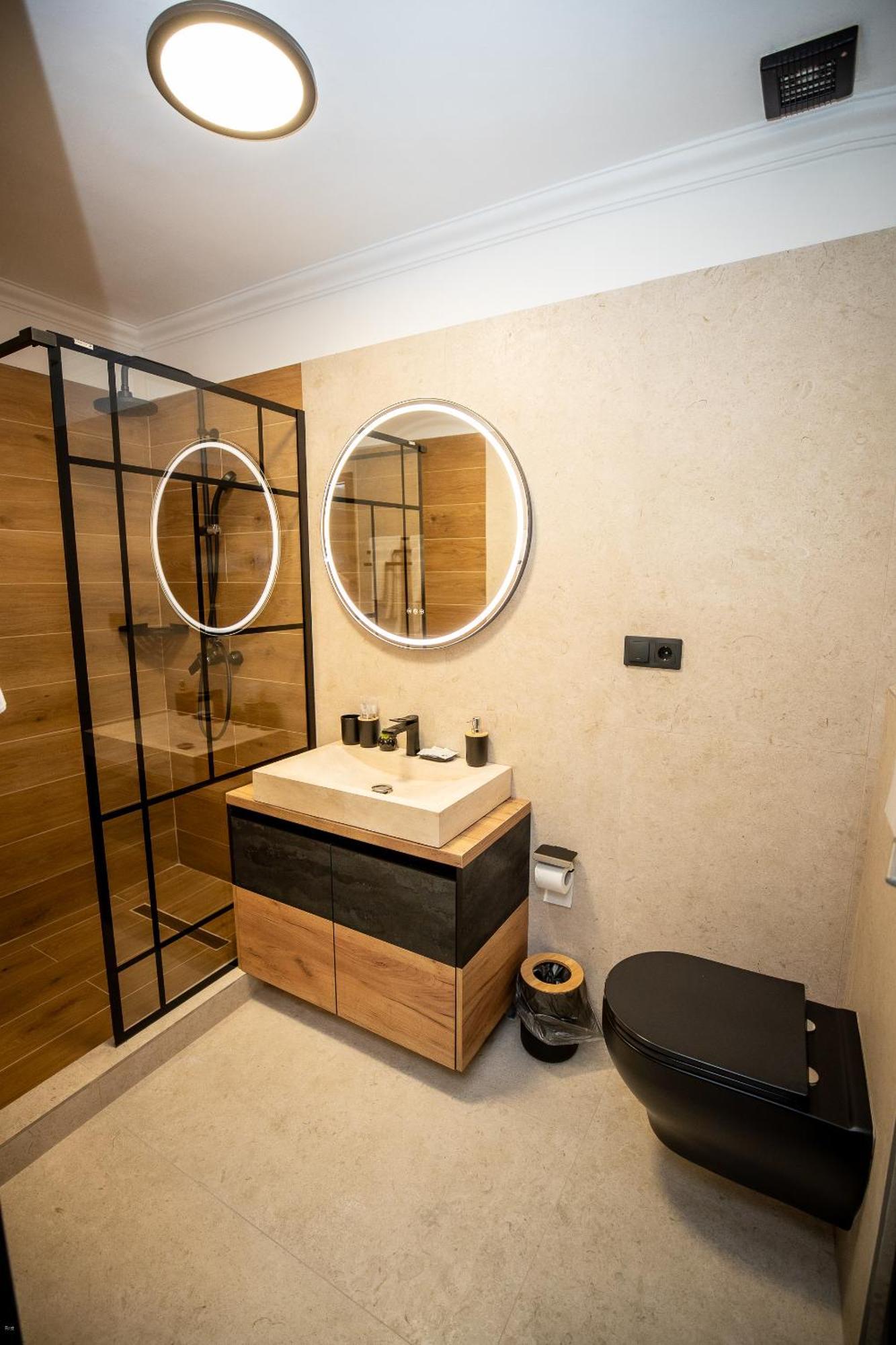 Nelana Hostel Cluj-Napoca Ngoại thất bức ảnh