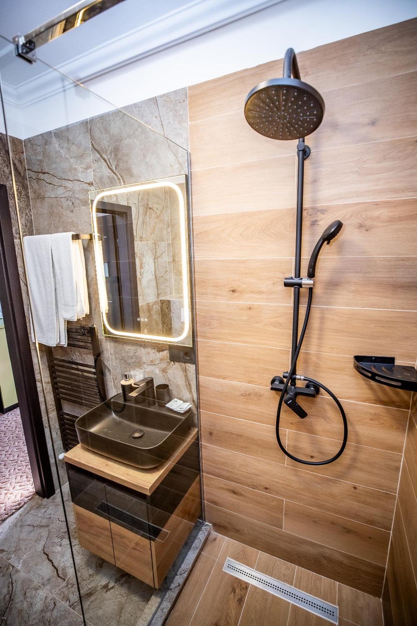 Nelana Hostel Cluj-Napoca Ngoại thất bức ảnh