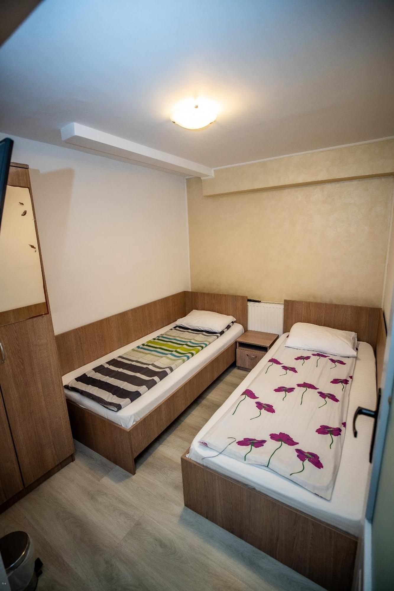 Nelana Hostel Cluj-Napoca Ngoại thất bức ảnh