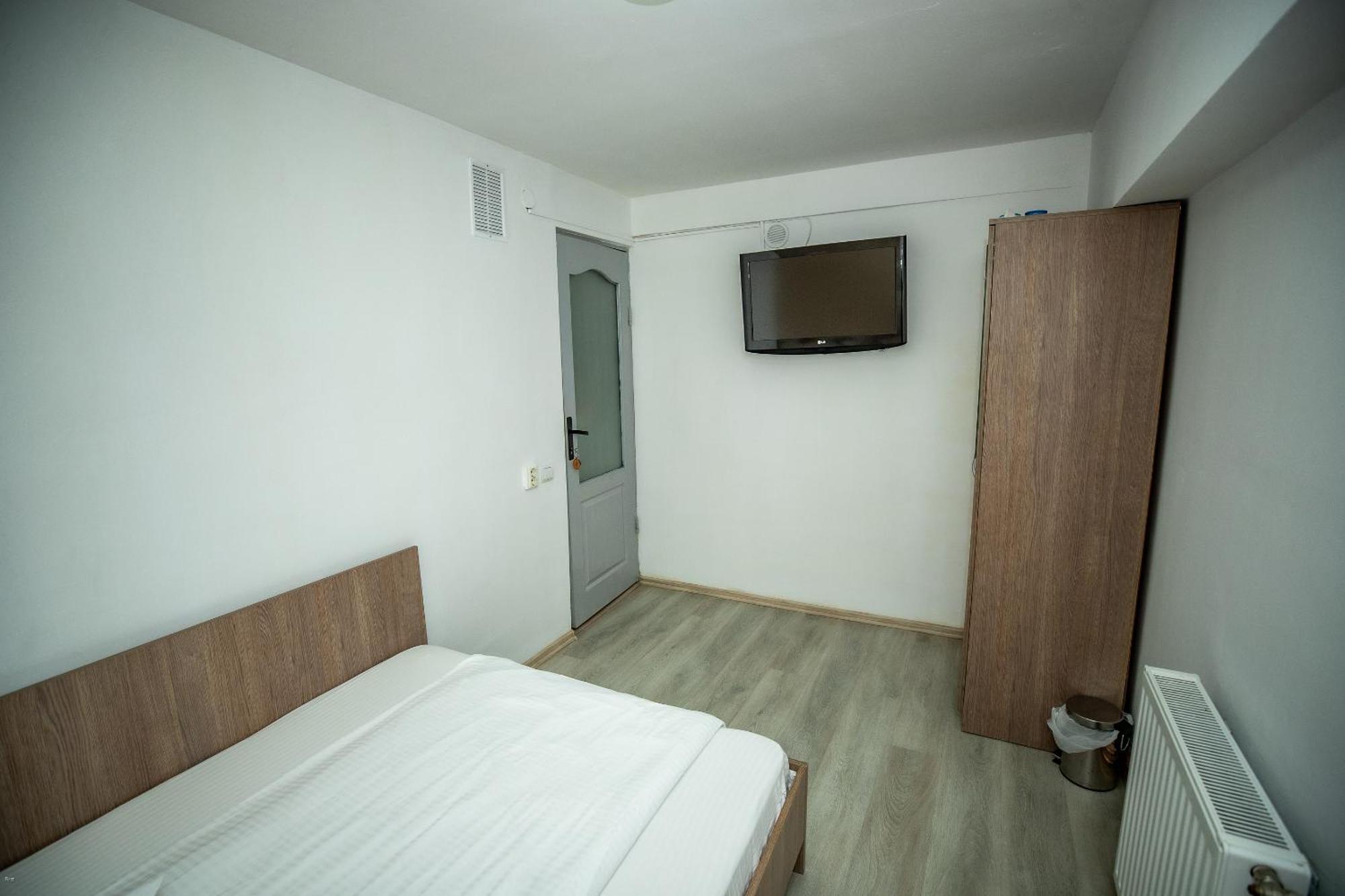 Nelana Hostel Cluj-Napoca Ngoại thất bức ảnh