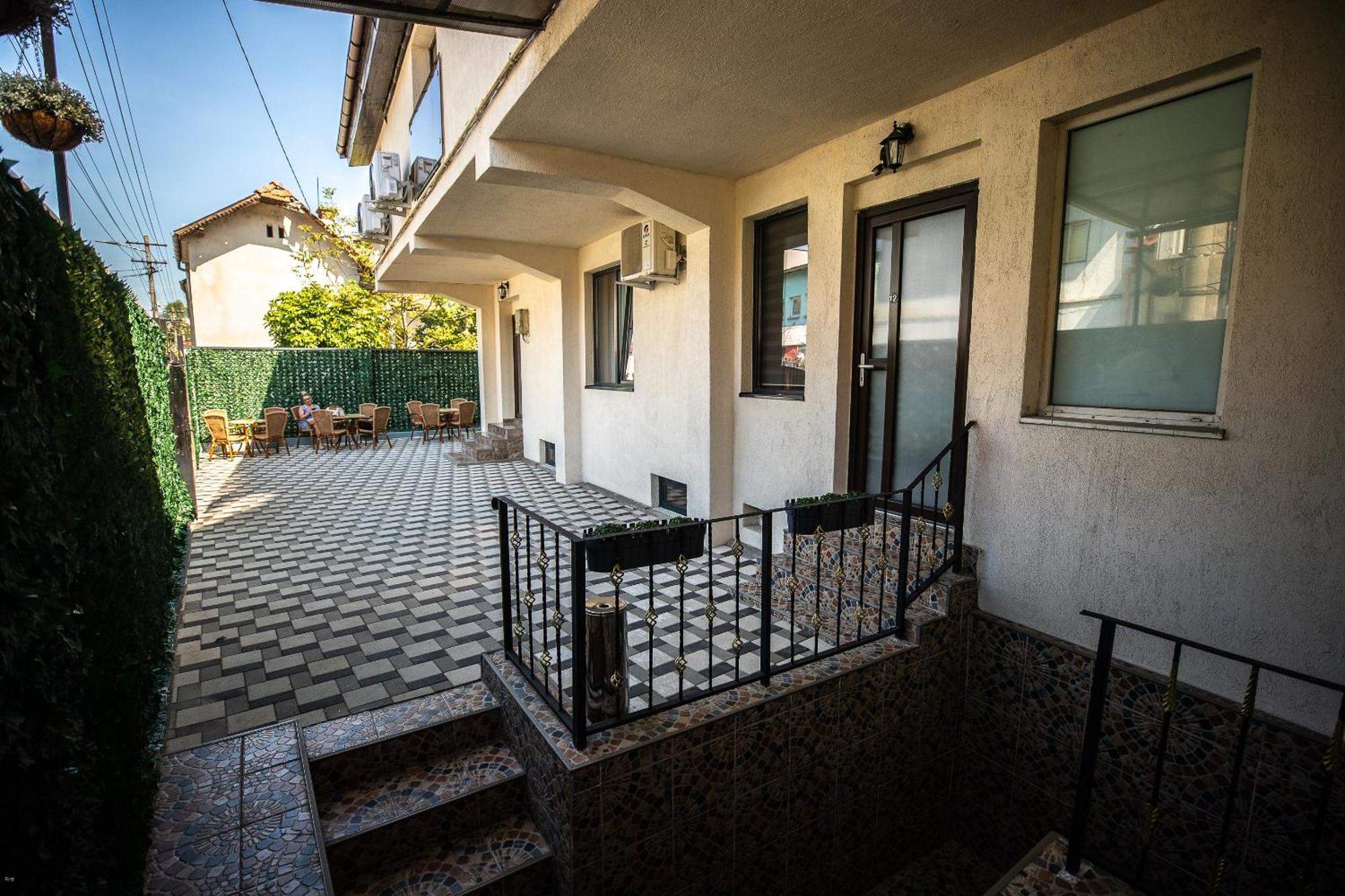 Nelana Hostel Cluj-Napoca Ngoại thất bức ảnh