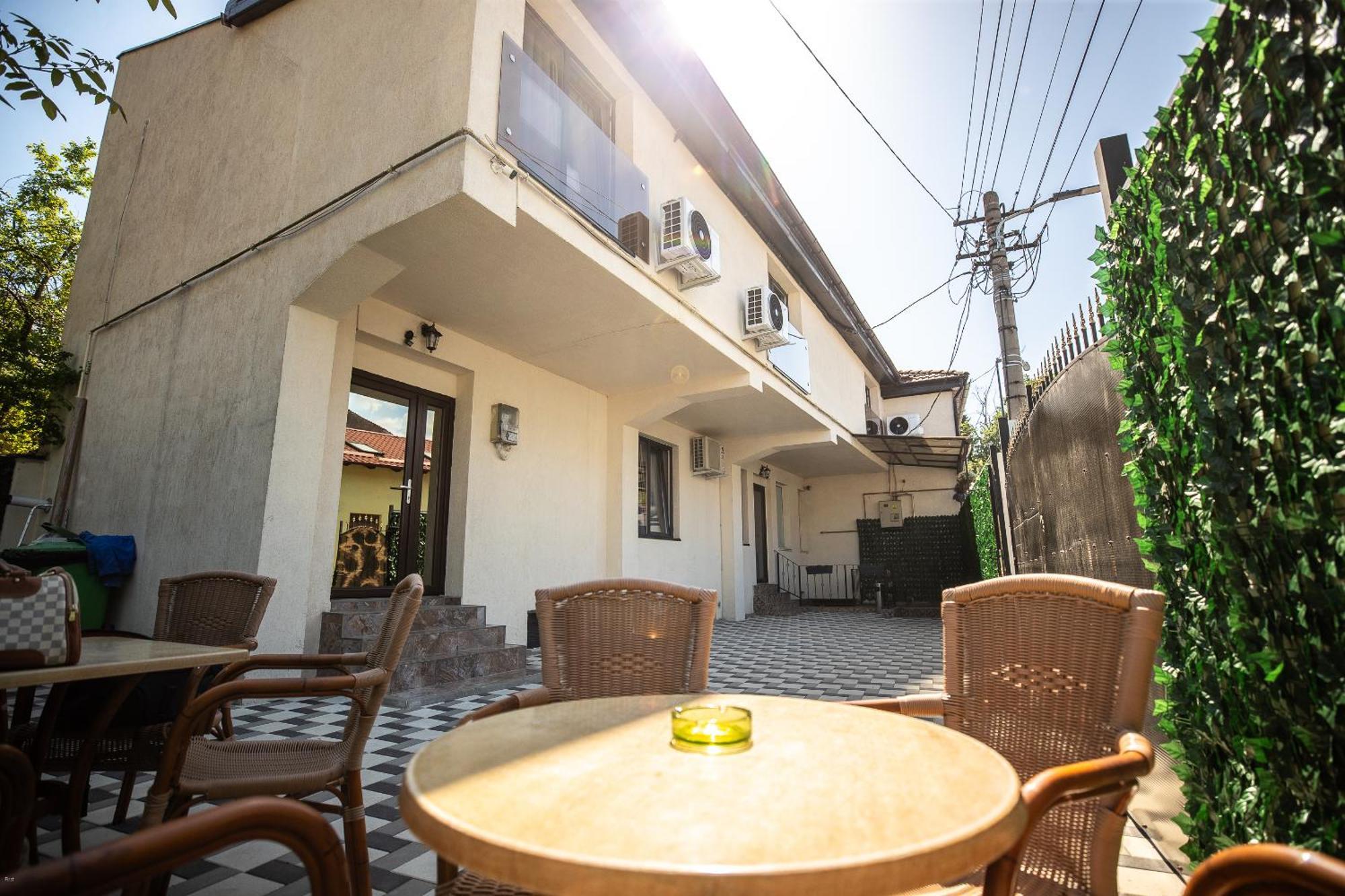 Nelana Hostel Cluj-Napoca Ngoại thất bức ảnh