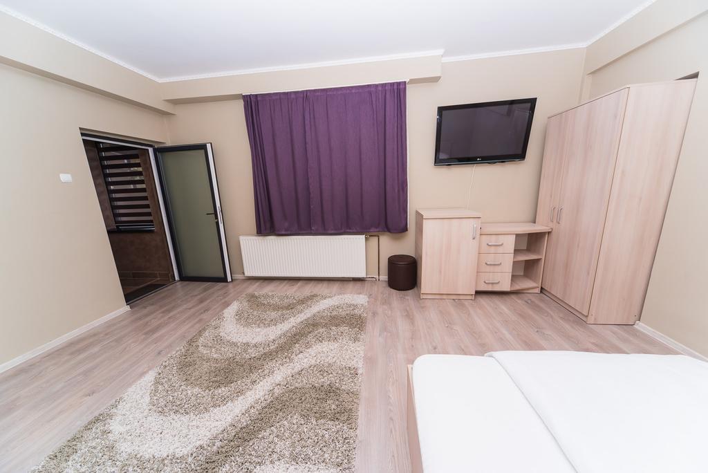 Nelana Hostel Cluj-Napoca Ngoại thất bức ảnh