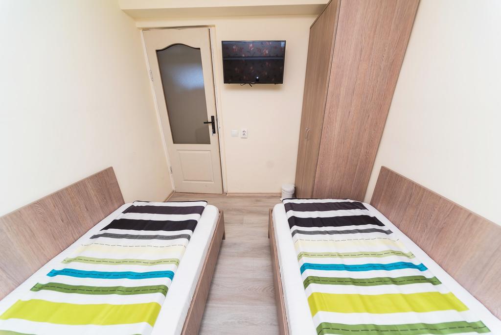 Nelana Hostel Cluj-Napoca Ngoại thất bức ảnh