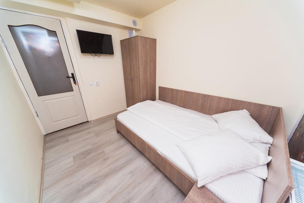 Nelana Hostel Cluj-Napoca Ngoại thất bức ảnh