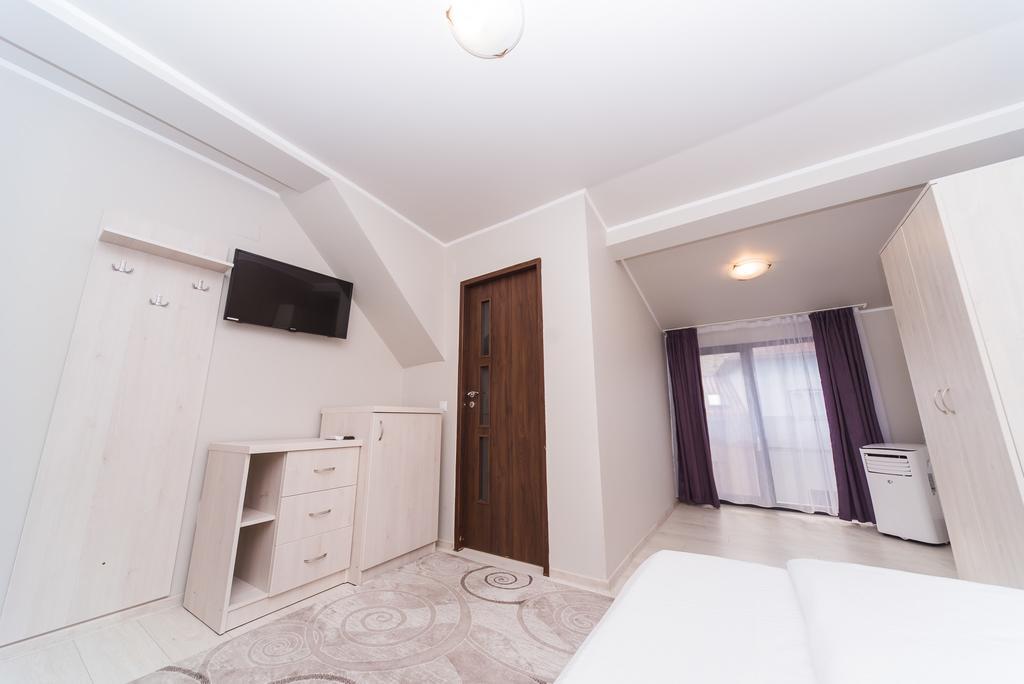Nelana Hostel Cluj-Napoca Ngoại thất bức ảnh