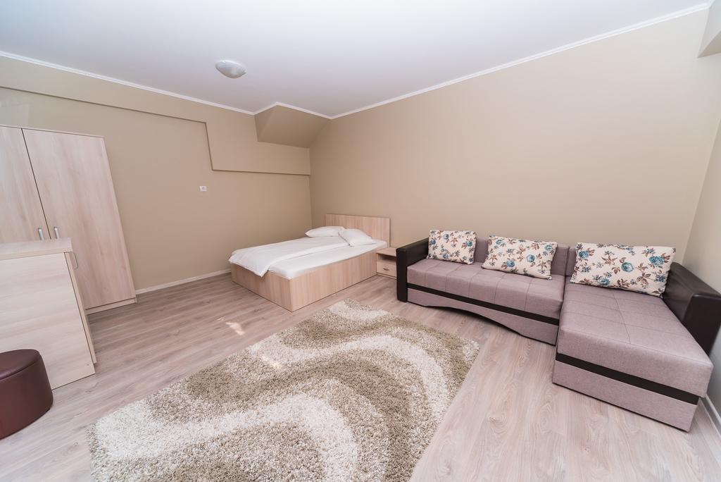 Nelana Hostel Cluj-Napoca Ngoại thất bức ảnh