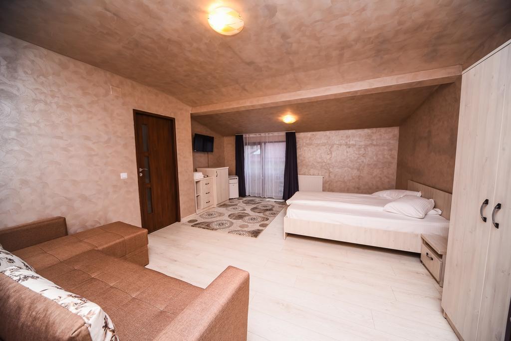 Nelana Hostel Cluj-Napoca Ngoại thất bức ảnh