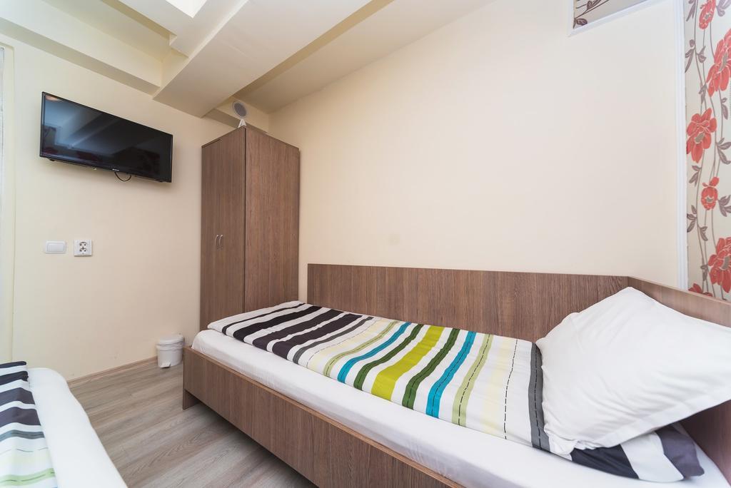 Nelana Hostel Cluj-Napoca Ngoại thất bức ảnh