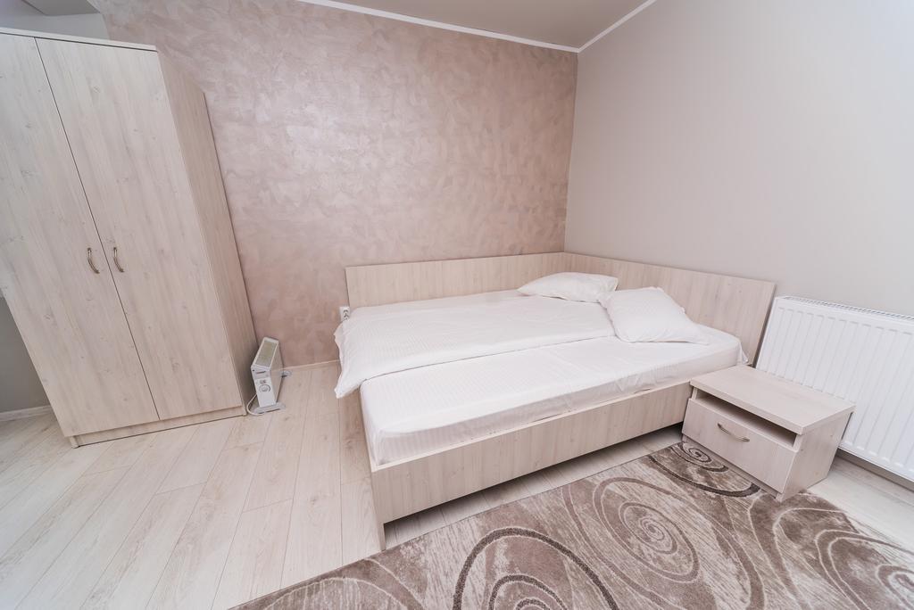 Nelana Hostel Cluj-Napoca Ngoại thất bức ảnh