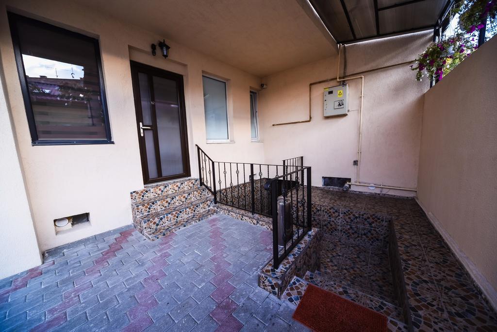 Nelana Hostel Cluj-Napoca Ngoại thất bức ảnh