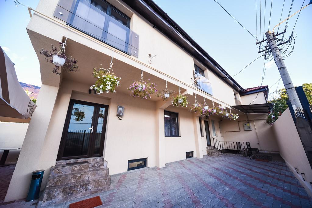 Nelana Hostel Cluj-Napoca Ngoại thất bức ảnh