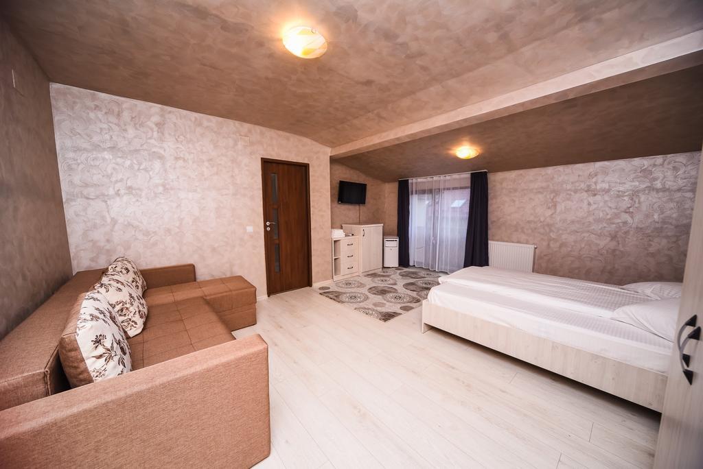 Nelana Hostel Cluj-Napoca Ngoại thất bức ảnh