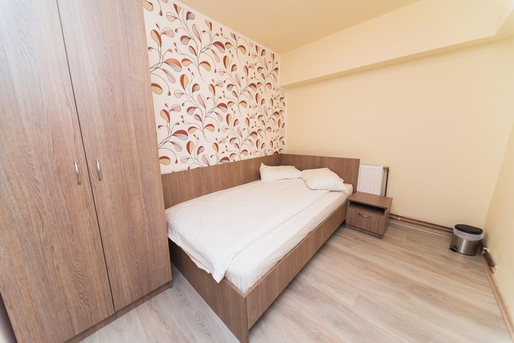 Nelana Hostel Cluj-Napoca Ngoại thất bức ảnh