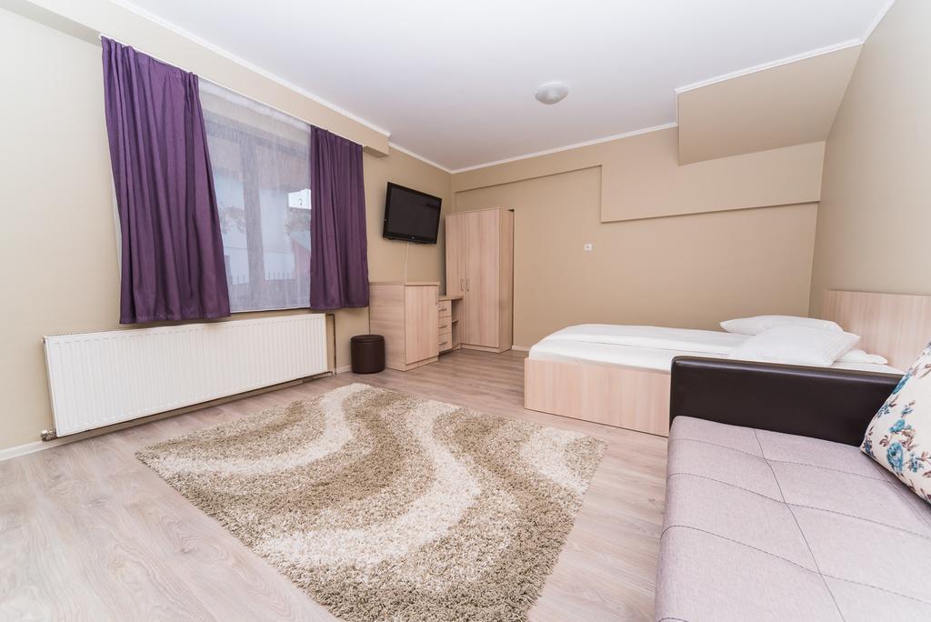 Nelana Hostel Cluj-Napoca Ngoại thất bức ảnh