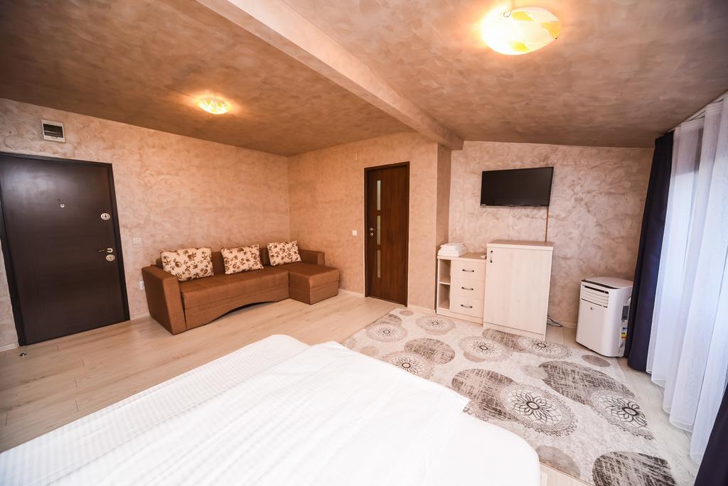 Nelana Hostel Cluj-Napoca Ngoại thất bức ảnh