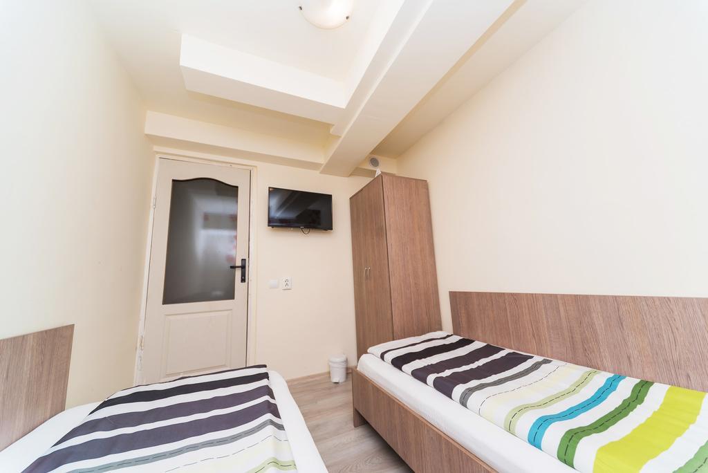 Nelana Hostel Cluj-Napoca Ngoại thất bức ảnh