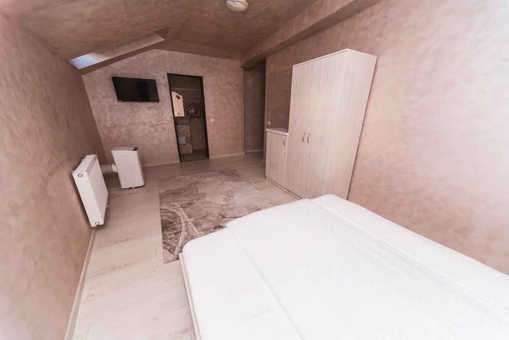 Nelana Hostel Cluj-Napoca Ngoại thất bức ảnh